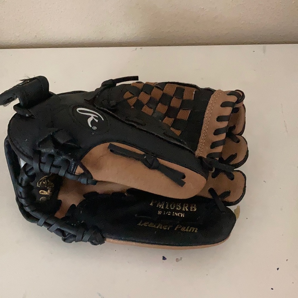 M selling baseball catcher